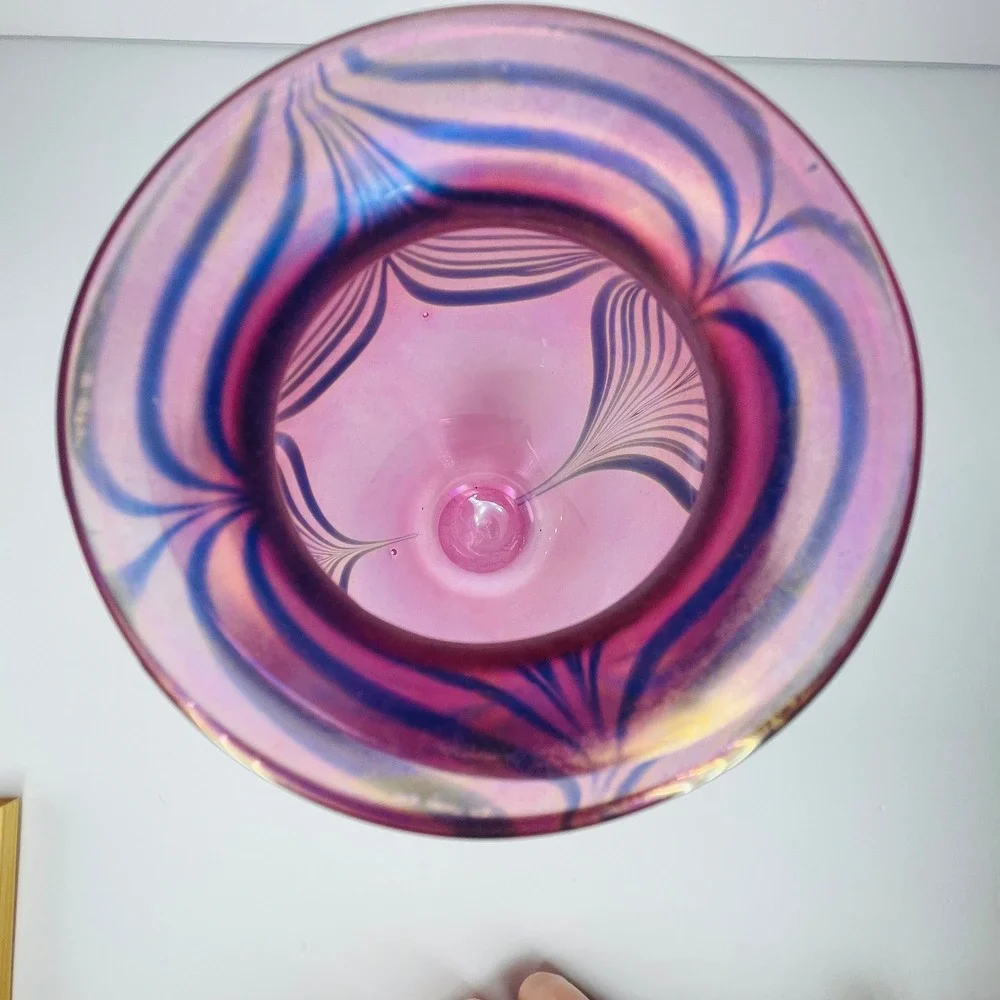 Robert Eickholt Signed 1994 Iridescent MCM Pulled‎ Feather Pink Art Glass Vase